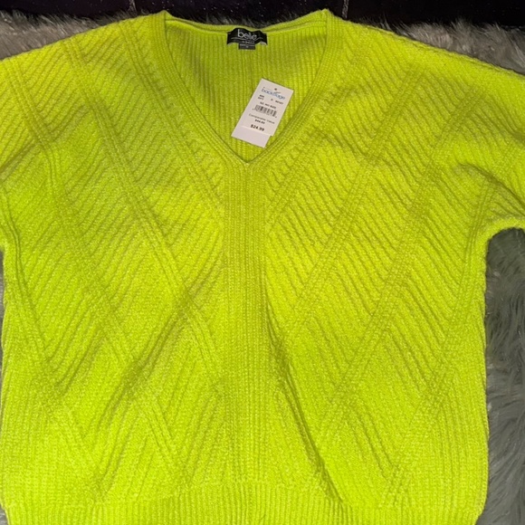 Size M V- neck  Sweater - Picture 2 of 3